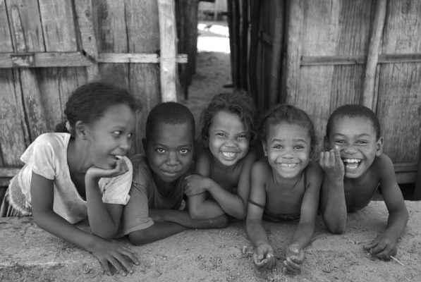 Sourires et regards enfantins