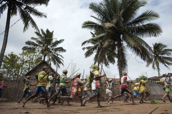 Combat entre guerriers adverses