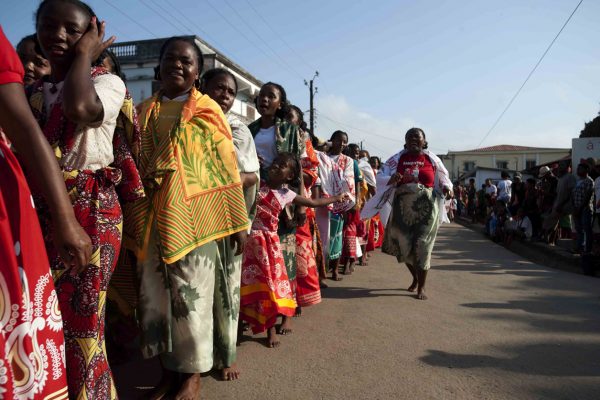 Procession des femmes en ville