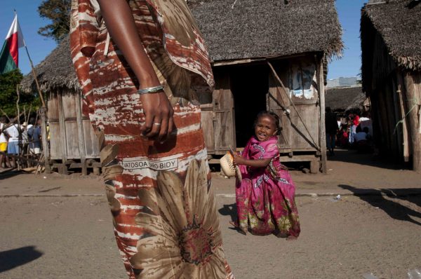 Mère et fille en lambahoany de luxe